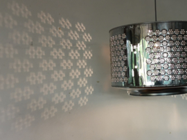 Hanglamp gemaakt van gerecyclede wasmachinetrommel