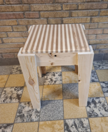 Kruk gemaakt van sloophout
