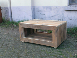 Salontafels van gerecycled hout