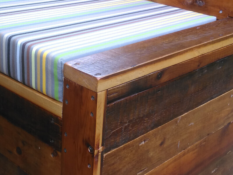 tuinbank van gerecycled hout detail