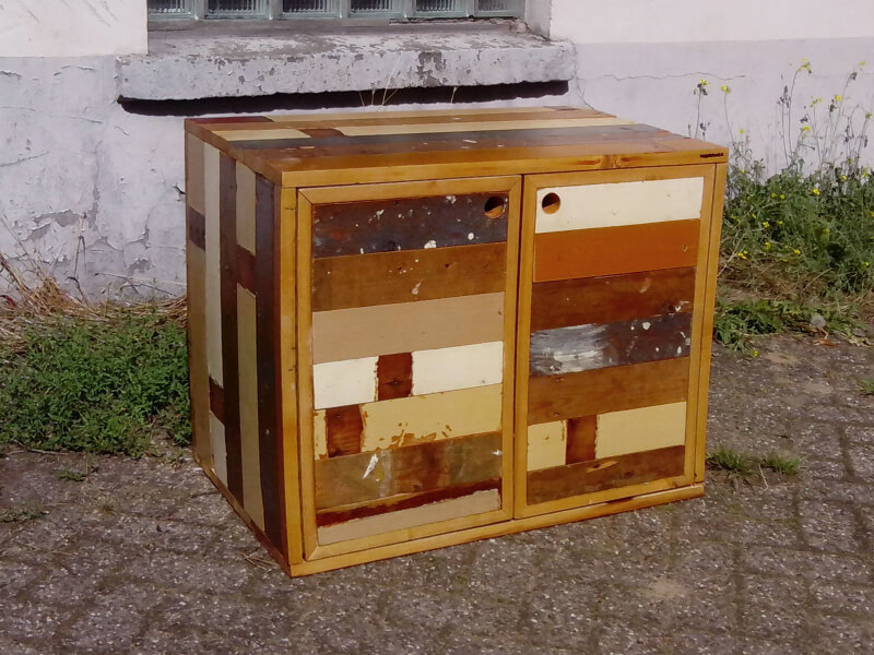 kast van gerecycled hout