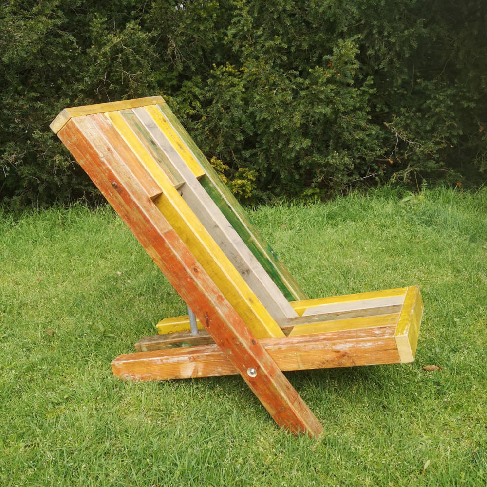 klapstoel van gerecycled hout