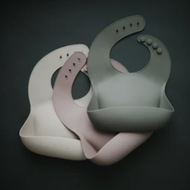 Mushie | Silicone Bib Silver Sage