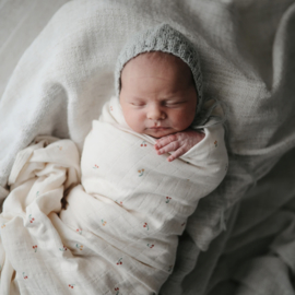 Mushie | Swaddle cherries