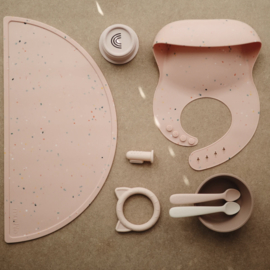 Mushie | Siliconen Slabbetje - Confetti Pink Powder
