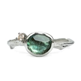 Zilveren Tiny Blossom ring met groene toermalijn en diamant - verkocht