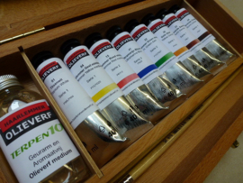 Painter's box with 8 tubes of 40ml Haarlemmer Oil Colour