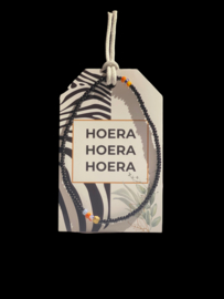 Wens/Kado kaartje Hoera Hoera Hoera met Masai Beads armbandje