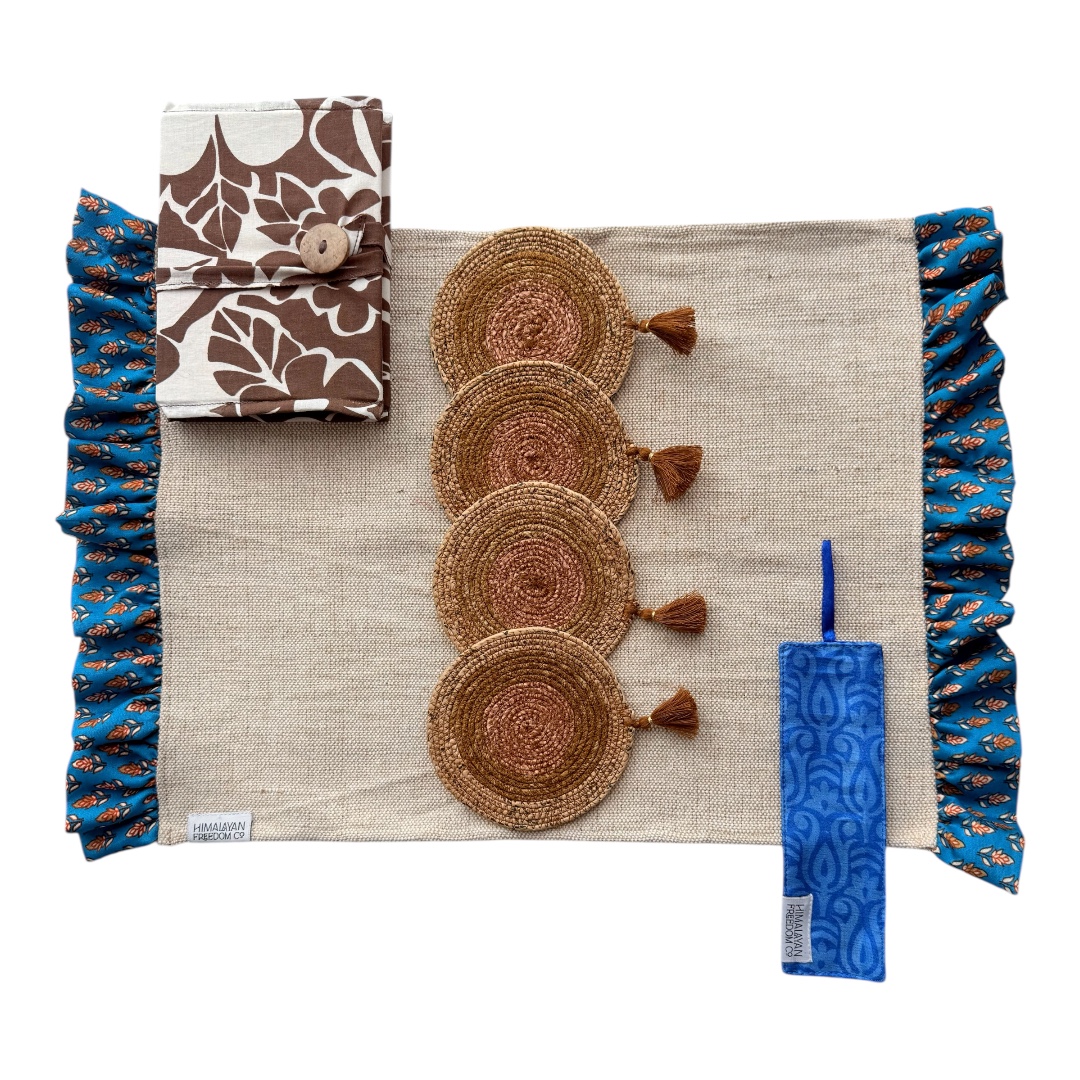 Set met placemat, 4 onderzetters, notebook en boekenlegger