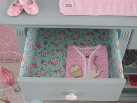 Charmante landelijke commode Pip