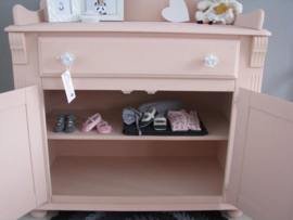 Landelijke commode voor Charlotte