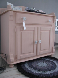 Landelijke commode voor Charlotte