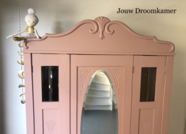 Brocante vintage klassieke kledingkast Vera