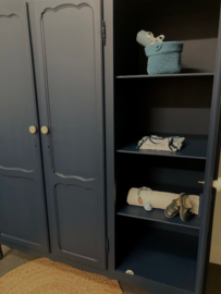 Drie deurs vintage Queen Anne kledingkast Luca
