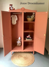 Brocante Queen Anne tweedeurs kledingkast voor Isa