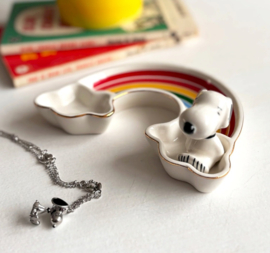 House of Disaster Snoopy Peanuts Schaaltje Regenboog