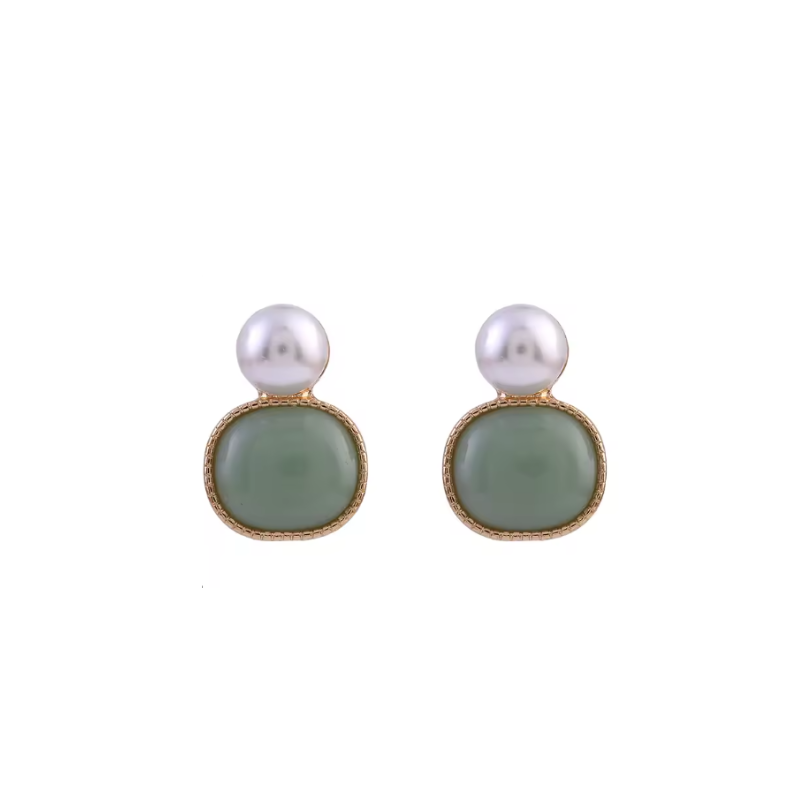Clip oorbellen met groene steen en parellook