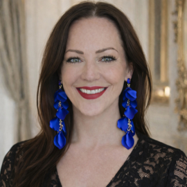 Blauwe statement clipoorbellen met bloembladeren