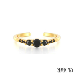 Gouden Ring Met Zwarte Steentjes