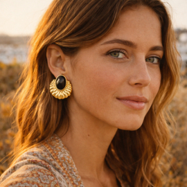 Goudkleurige clipoorbellen met zwarte steen