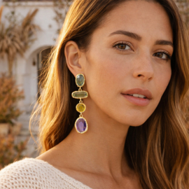 Goudkleurige clipoorbellen met gekleurde stenen