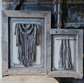 Kalkdoek macramé in oud houten lijst A2