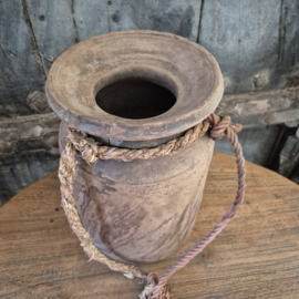 Nepalese kruik M 20