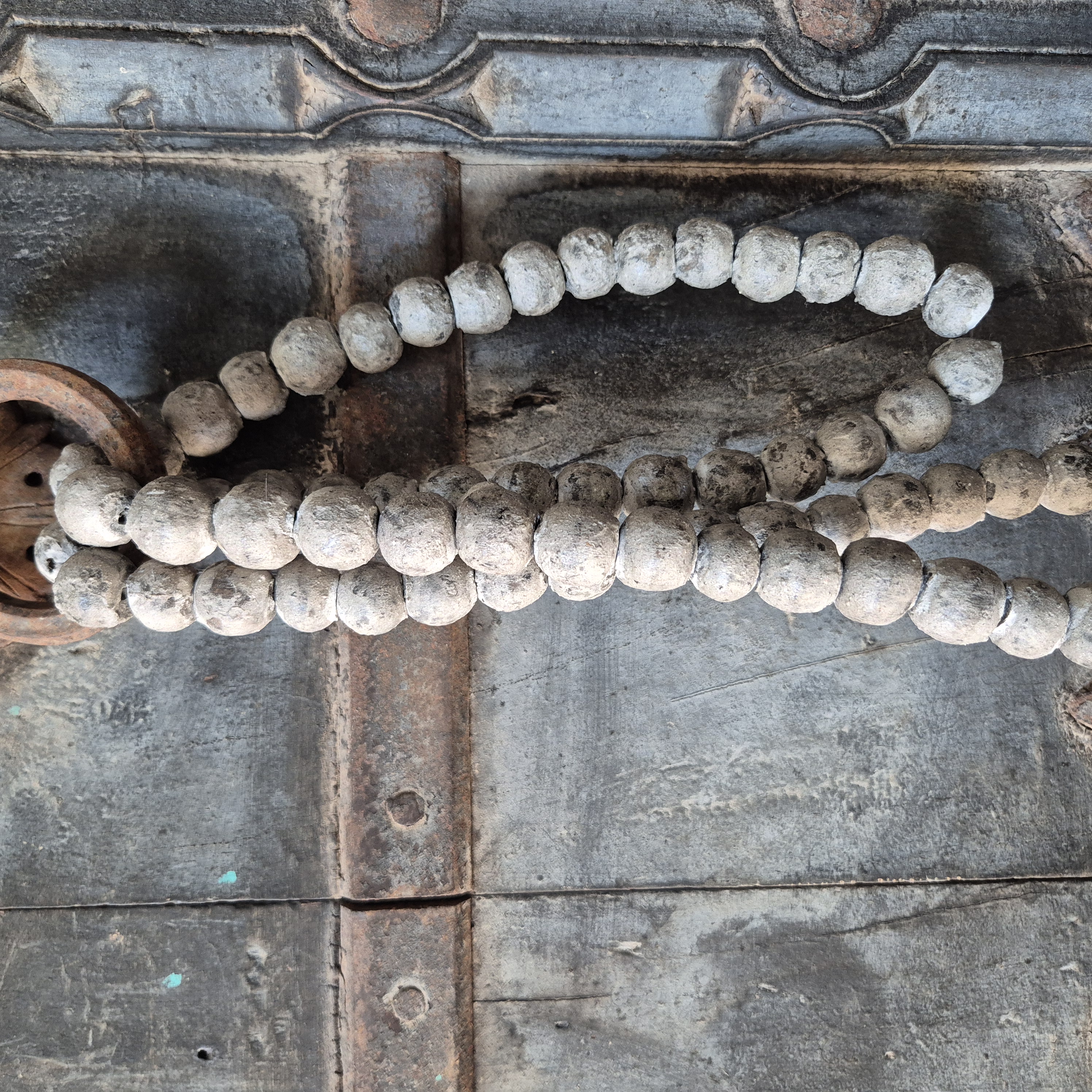 Kralenketting / woonketting grijs