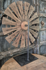 Houten spinnenwiel 1