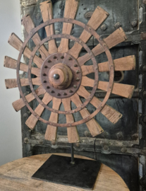 Houten spinnenwiel 2