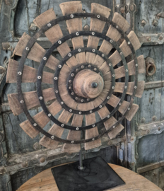 Houten spinnenwiel 1