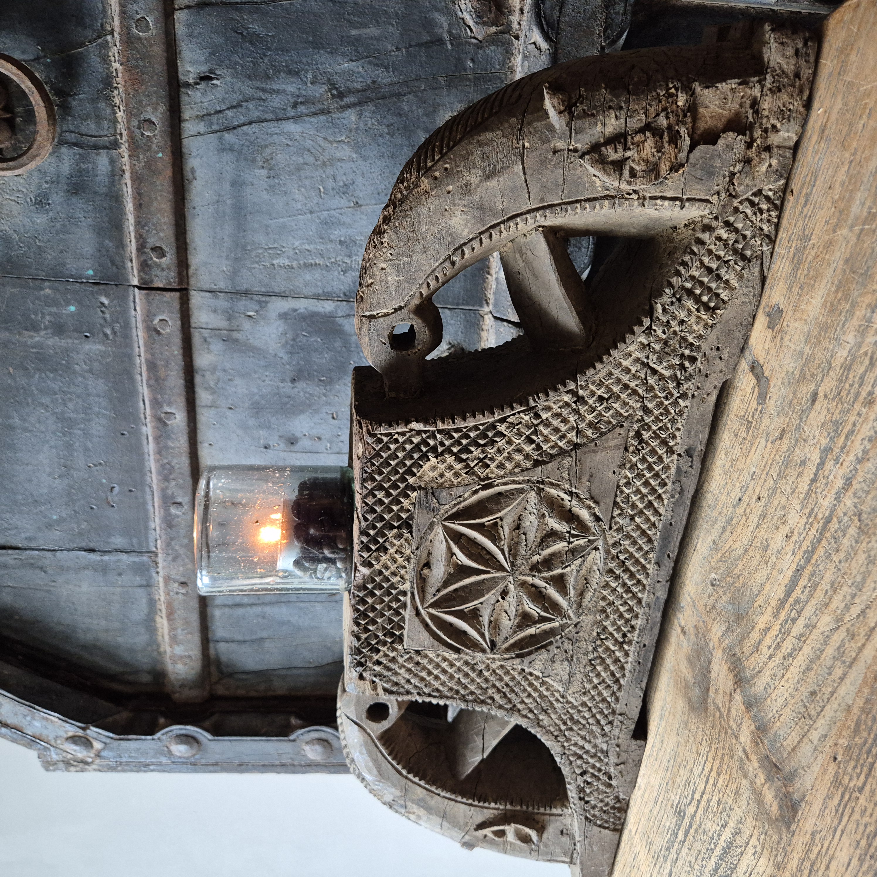 Houten ornament / kandelaar 1
