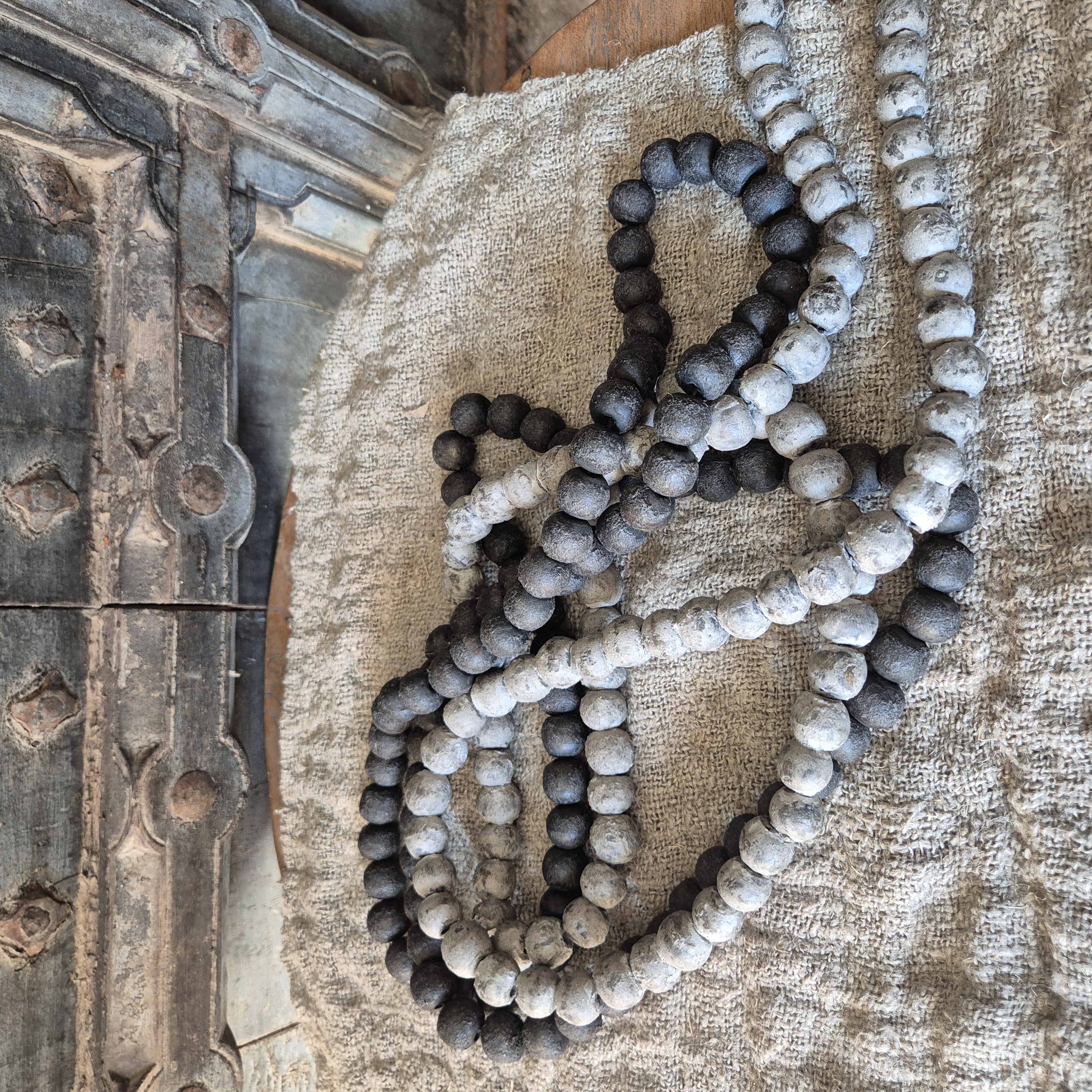 Kralenketting / woonketting grijs