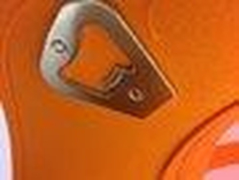 Oranje pet met flesopener