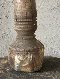 Stoere houten Naga kandelaar