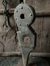 Oud ornament op standaard