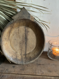 Grote oude houten schaal