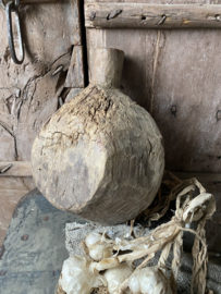 Oude doorleefde vijzelpot