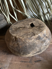 Oude houten waterschaal