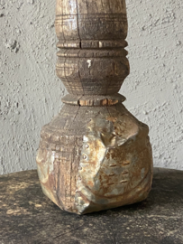 Stoere houten Naga kandelaar