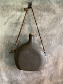 Oude metalen veldfles