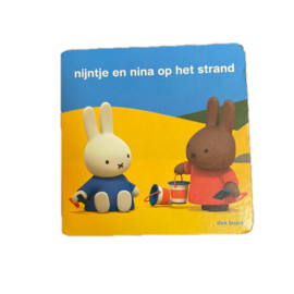 nijntje en nina op het strand - Dick Bruna