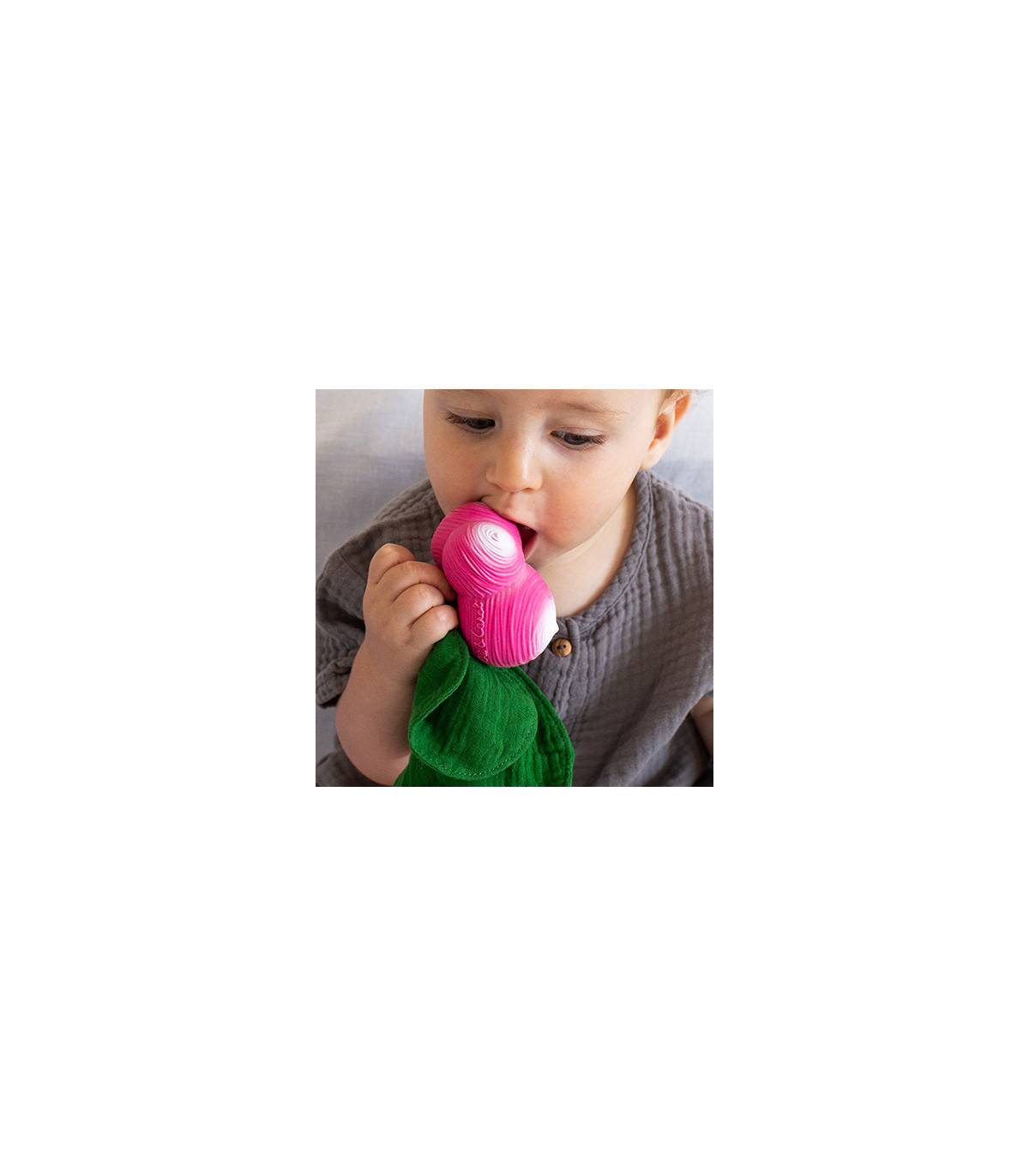*Ramona the Radish bijtspeeltje/doudou - Oli & Carol*