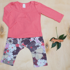 Broek grote bloemen + longsleeve effen roze