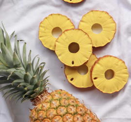 *Ananas the pineapple - Oli & Carol*