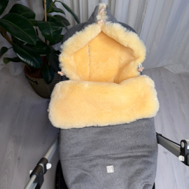 *Voetenzak schapenvacht - LILLY dark grey - Kaiser baby*