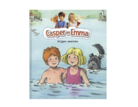 Casper en Emma krijgen zwemles