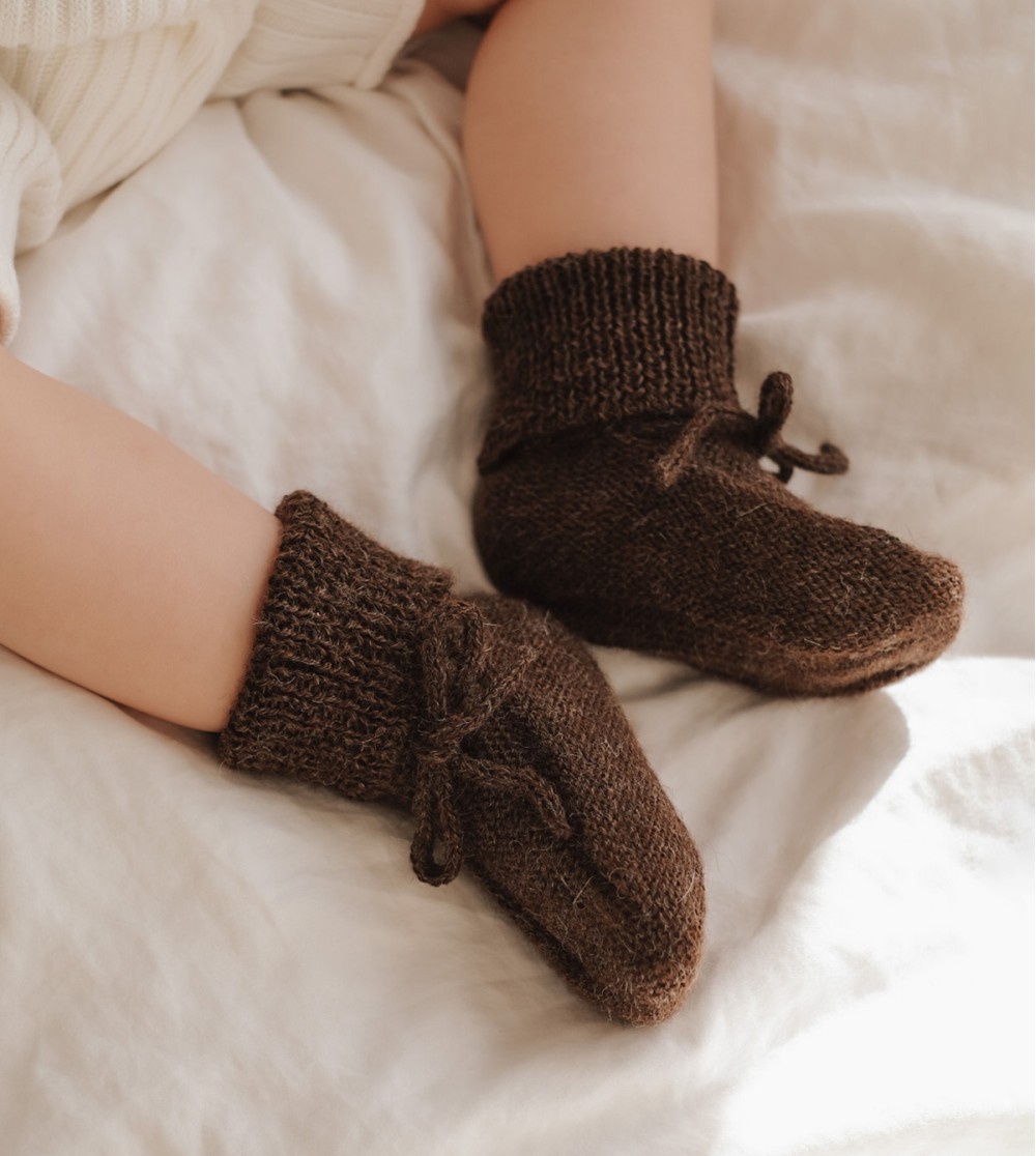 *Alpacawollen slofjes dark mocha - Main Sauvage*