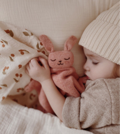 *Knuffelwolletje konijn roze - Main Sauvage*