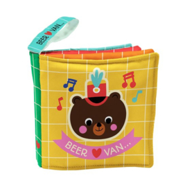 *(knisperboekje) Beer houdt van muziek *